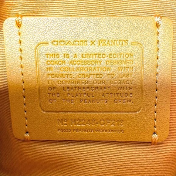 Coach X Peanuts Corner Zip Wristlet Bag Snoopy & Friends Ice Skating - Picture 7 of 9